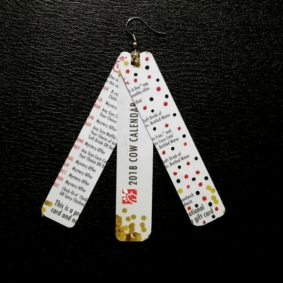 CFA 🐮 Credit Card Earrings 💳 - Picture 5 of 6
